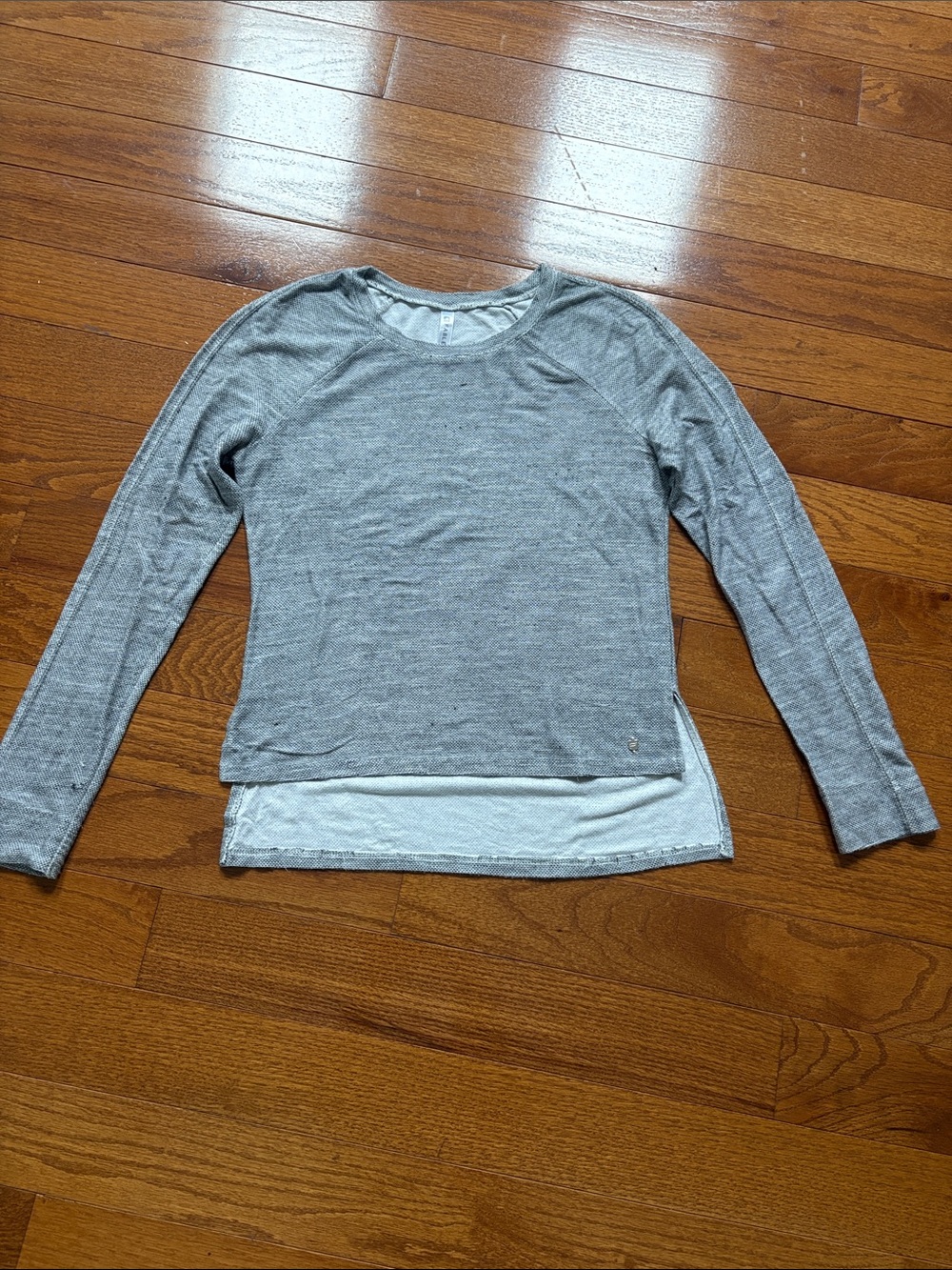 Women’s XS Fabletics Long Sleeve Layered Hem Tee - Light Gray